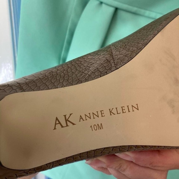 Anne Klein Tan crocodile embossed faux leather heels with a 2" heel 10 - Picture 6 of 6